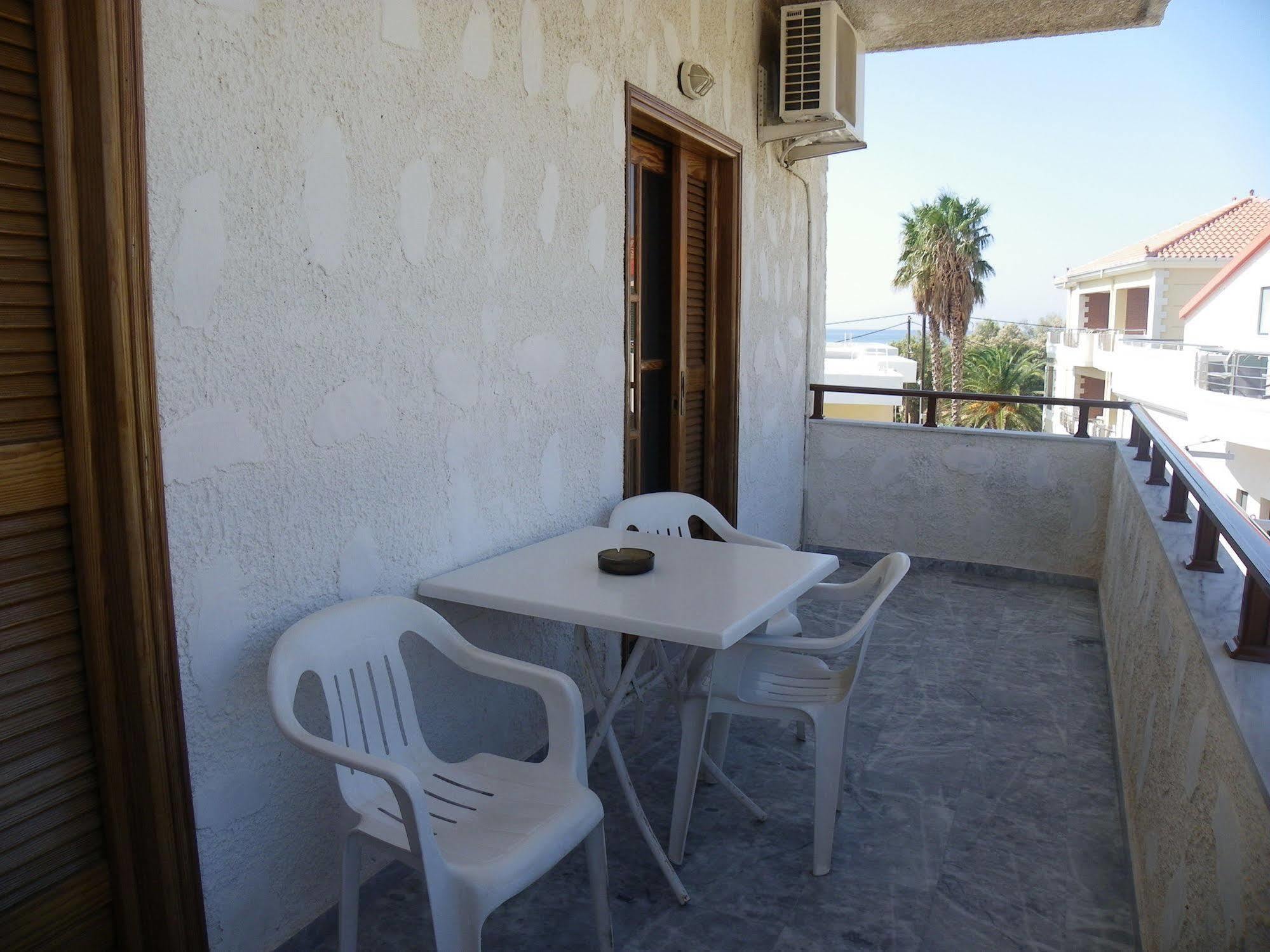 Filoxenia Apartments 2 Palaiochora Exterior photo